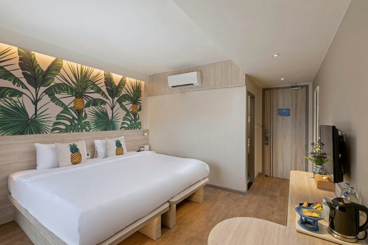 Studio City View Room