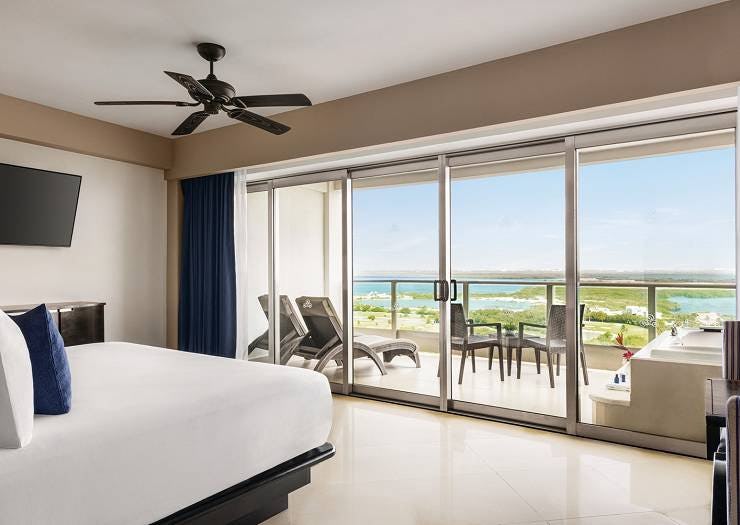 seadust-cancun-family-resort-mexico-deluxe-suite-king-or-double_2101