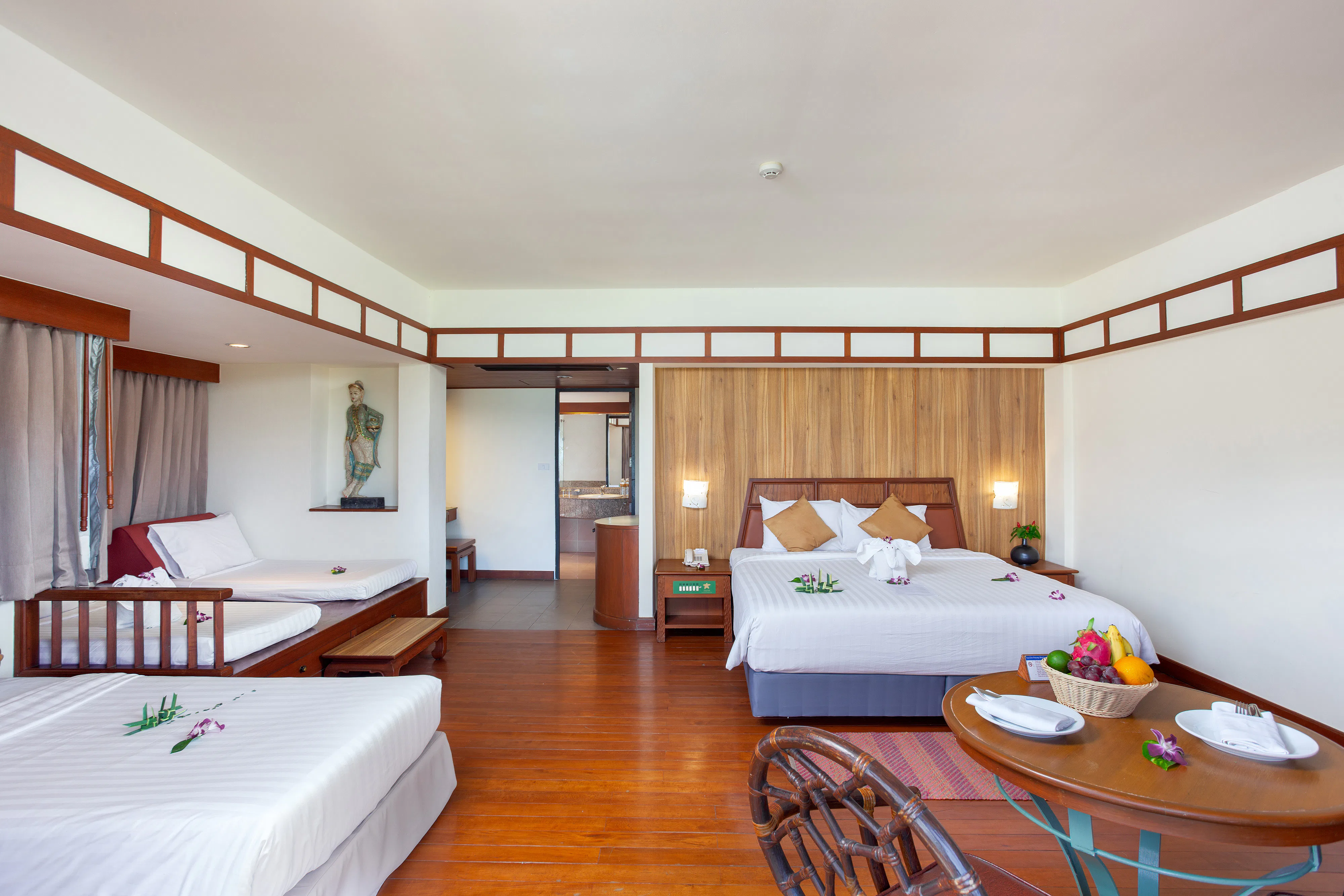 seaview-patong-hotel-phuket-seaview-suites-family_160