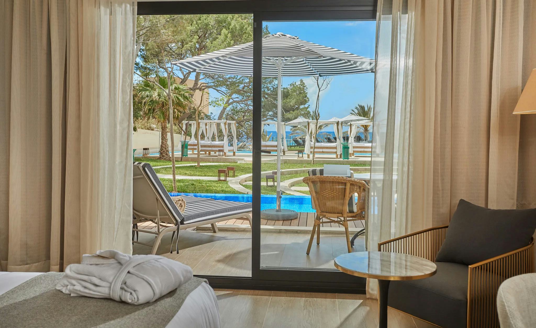 secrets-mallorca-villamil-resort-and-spa-spain-preferred-club-junior-suite-swim-up-sea-view_11447