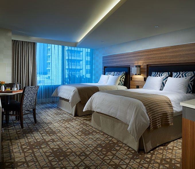 Deluxe Queen with Pool View