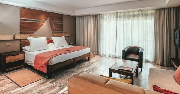 shandrani-beachcomber-resort-and-spa-deluxe-room-01_245
