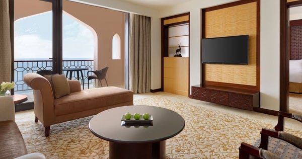shangri-la-al-husn-resort-and-spa-one-bedroom-suite-02_2210