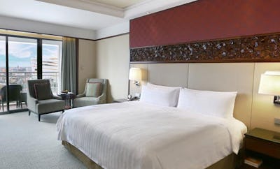 Shangri La Wing Deluxe Balcony Room