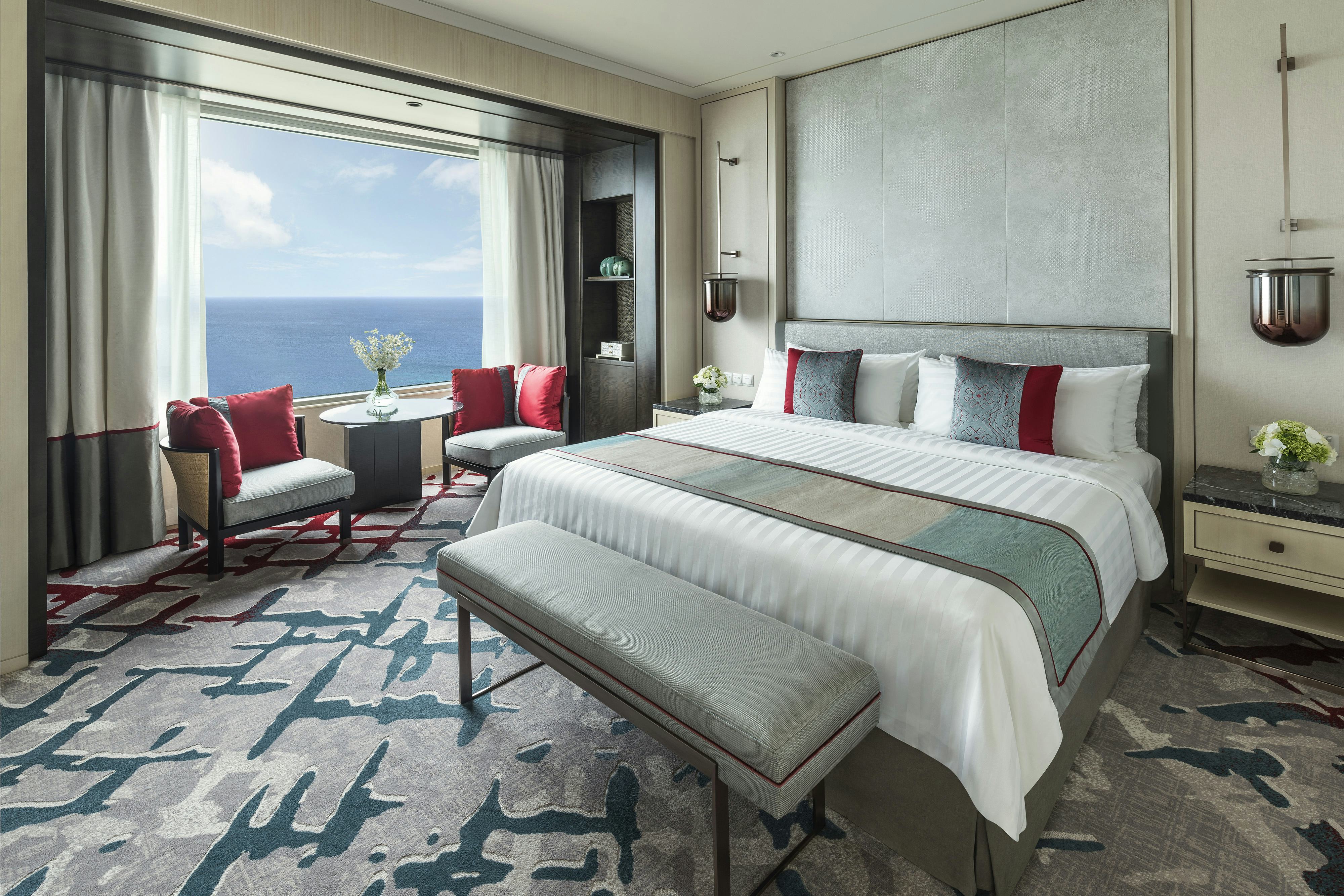 Executive Suite with Outerconnecting Premier Ocean