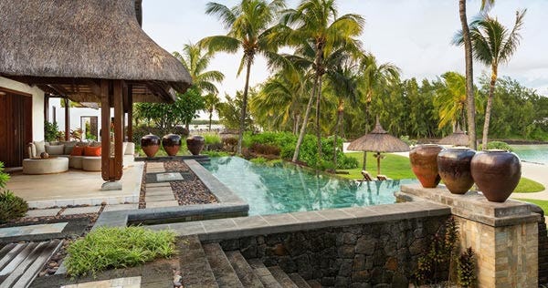 Luxurious Shangri-La Three-Bedroom Beach Villas