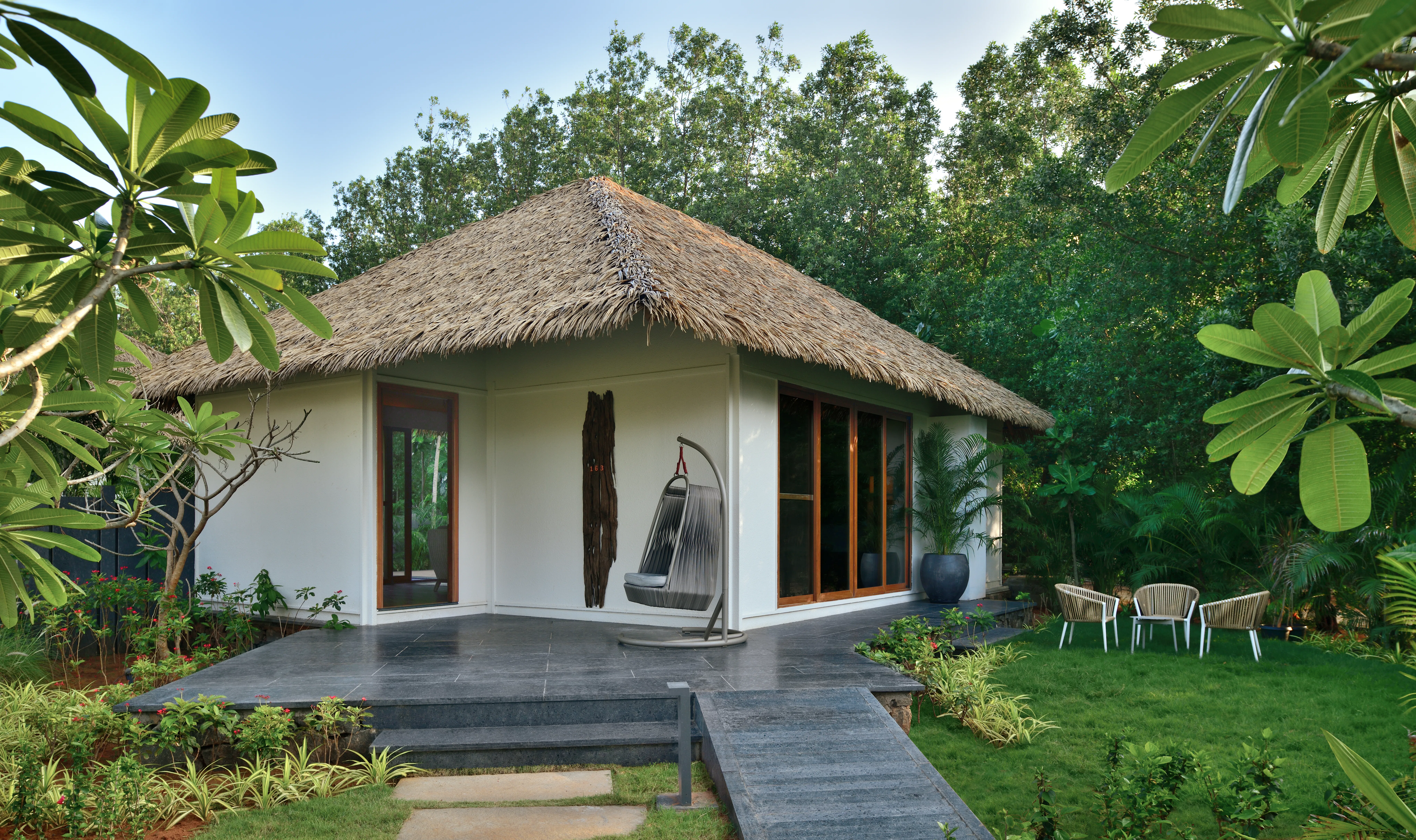 sheraton-grand-chennai-resort-and-spa-cottage-01_13699