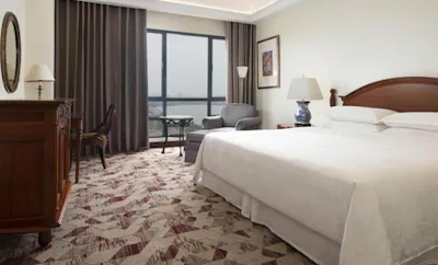 SHERATON CLUB ROOM