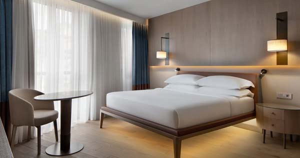 sheraton-istanbul-city-center-executive-suite-club-lounge-access-suite-1-king-sofa-bed_11304