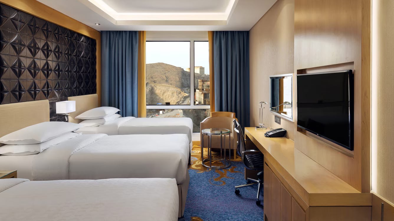 sheraton-makkah-jabal-al-kaaba-hotel-traditional-triple-room_10819