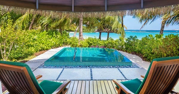sheraton-maldives-full-moon-resort-and-spa-cottage-1-king-island-view-plunge-pool-01_2173
