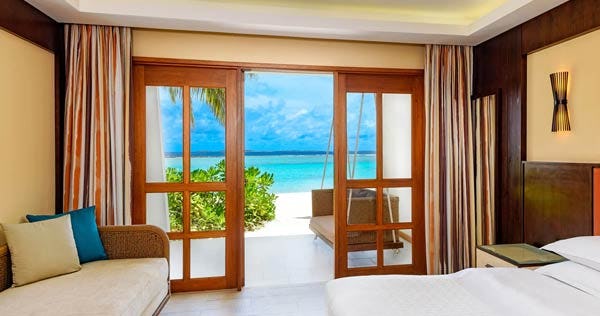 Deluxe Guest room, 1 King, Beach view