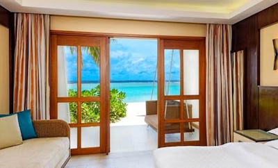 Deluxe Guest room, 1 King, Beach view