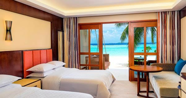 sheraton-maldives-full-moon-resort-and-spa-deluxe-guest-room-2-doubles-beach-view-01_2173