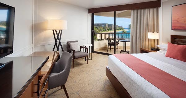 sheraton-maui-resort-and-spa-oceanfront-rooms_4760