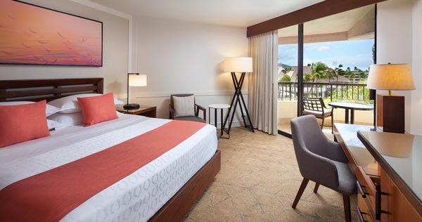 sheraton-maui-resort-and-spa-partial-ocean-and-ocean-view-rooms-01_4760