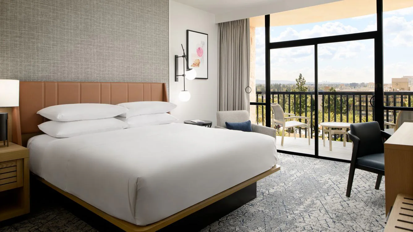 sheraton-park-hotel-at-the-anaheim-resort-club-lounge-access_629