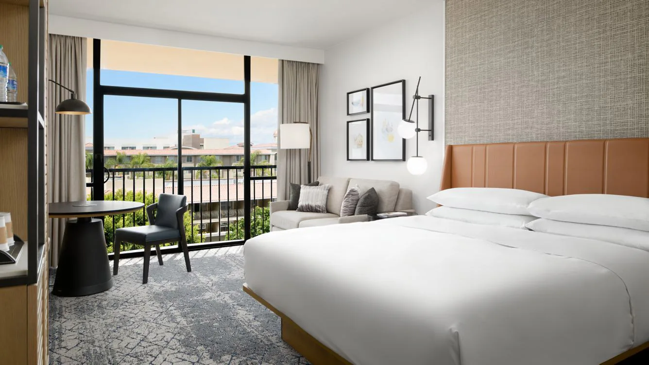 sheraton-park-hotel-at-the-anaheim-resort-traditional-guest-room_629