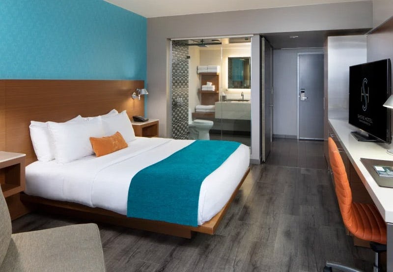 Partial Ocean View Superior Queen