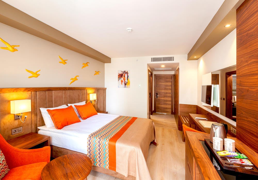 side-royal-palace-antalya-standard-room-01_11191