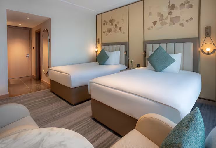 signia-by-hilton-amman-jordan-two-double-beds-deluxe-room-with-city-view_9793