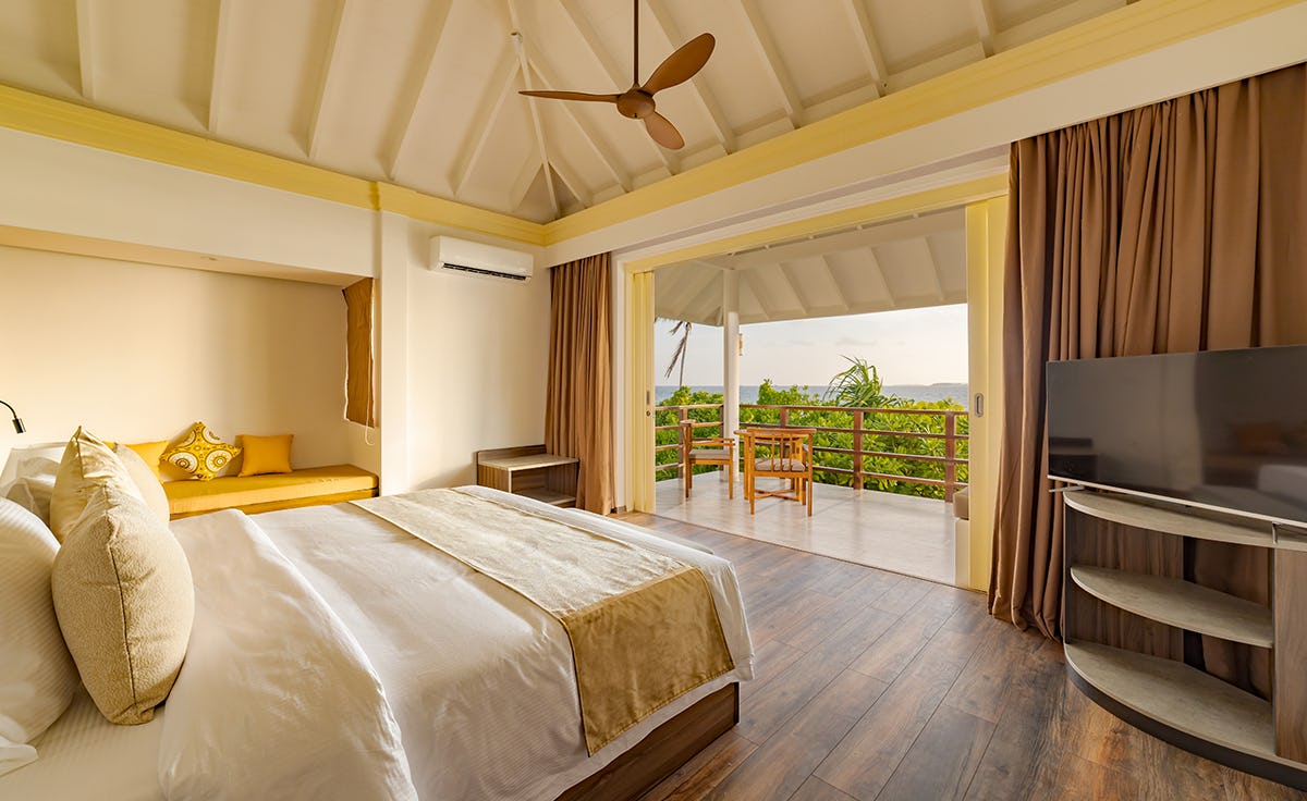 TWO STOREY POOL BEACH RESIDENCE