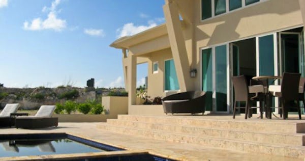 sky-beach-club-bahamas-luxury-4-bedroom-oceanview-villa-with-infinity-pool-03_12029