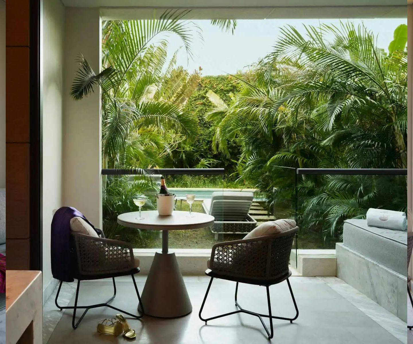 Captivate Swim-Out King