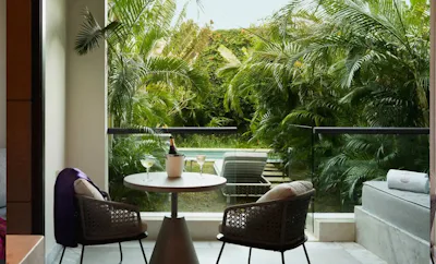 Captivate Swim-Out King