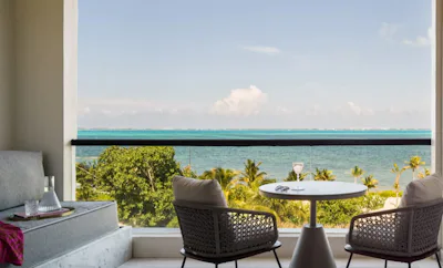 Euphoria Corner Suite Ocean View King