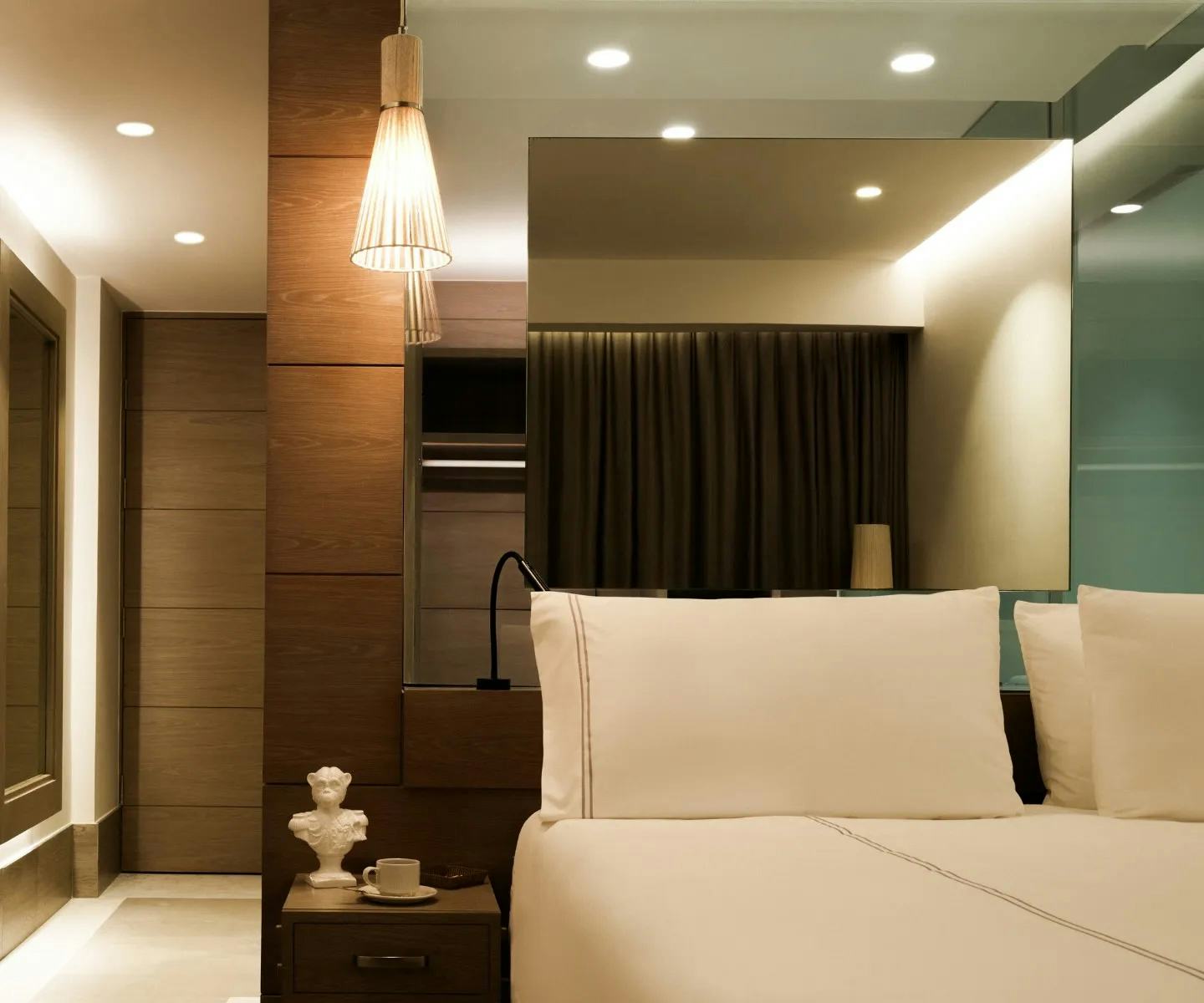 SLS Elite Specialty Suite