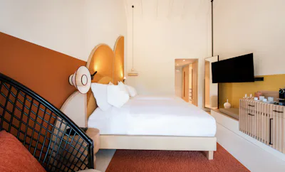 SO COMFY KING, 1 King Bed