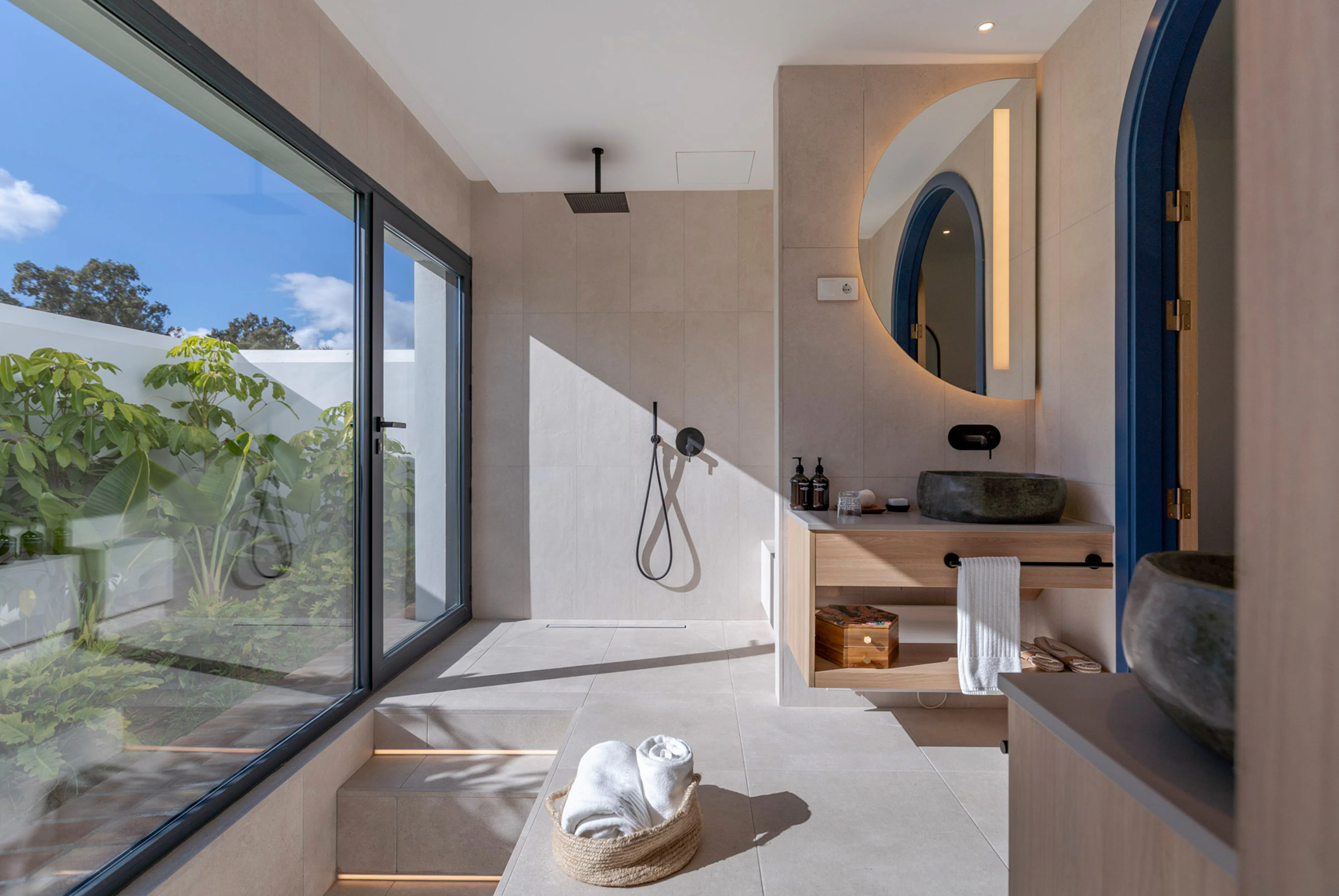 SO STUDIO, 1 King Bed, Relax Area, Terrace