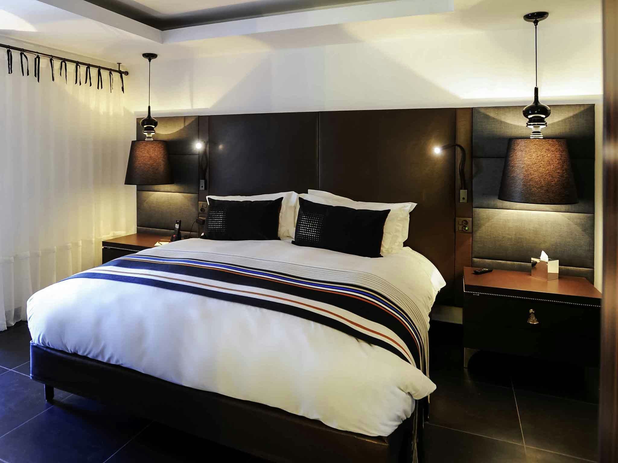 PRESTIGE SUITE,1 King Size Bed, front view of the ocean