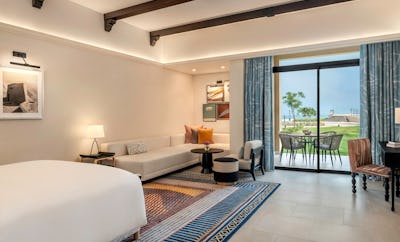 Magnifique One Bedroom Suite, Beachfront