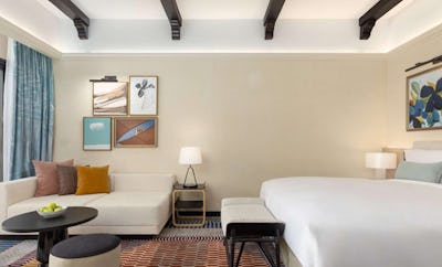 Superior Room, King Bed, Garden View