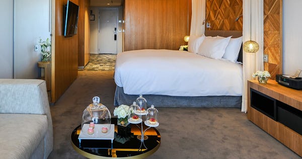 Contemporary Junior Suite