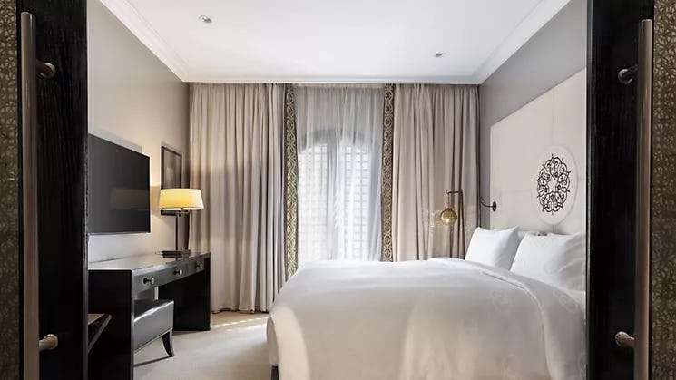 Prestige Suite Partial Haram Plaza view, 1 King Bed