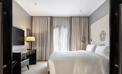 Prestige Suite Partial Haram Plaza view, 1 King Bed