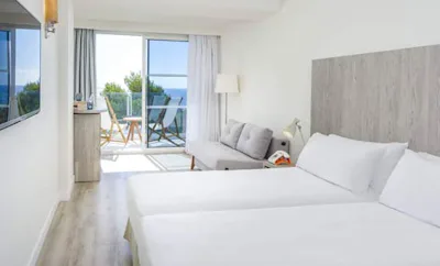 BEACH HOUSE SUPERIOR ROOM FRONTAL SEA VIEW