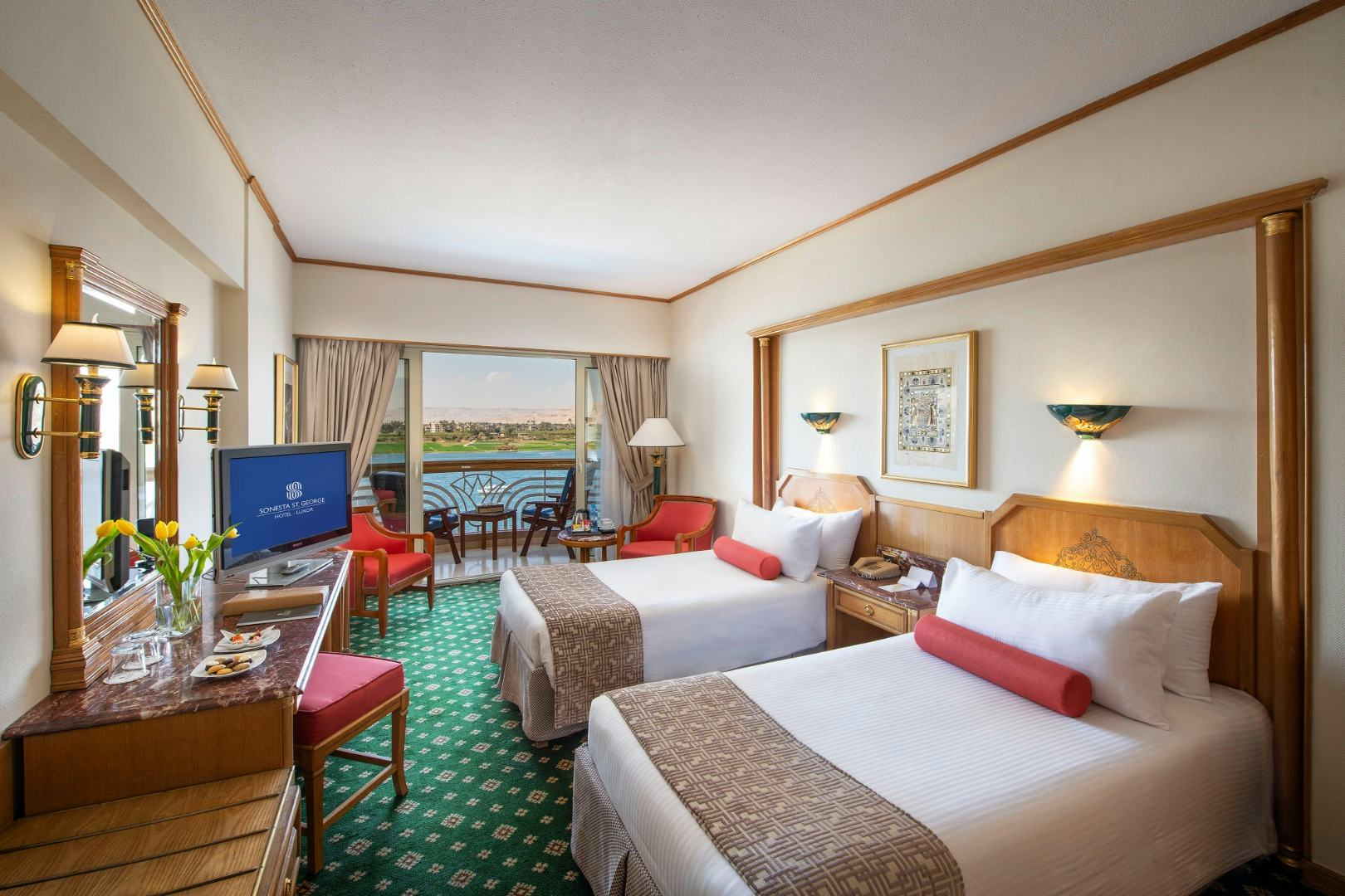 Deluxe Front Nile View Room