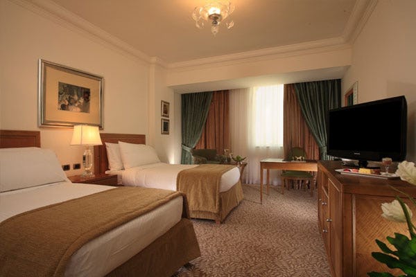 sonseta-hotel-tower-and-casino-cairo-egypt-tower-executive-room-king-or-twin-01_1766