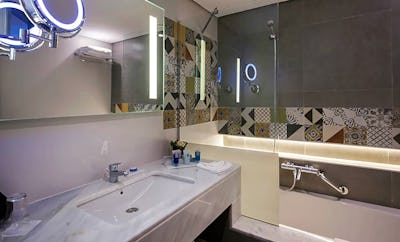 Superior Partial Seaview