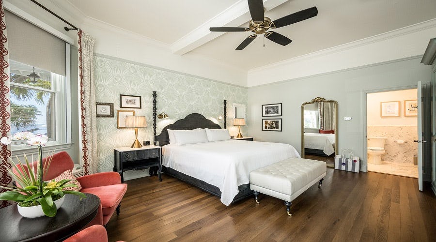 Luxury Guesthouse Experience - La Mer Dewey Partial Ocean View Mini Suite