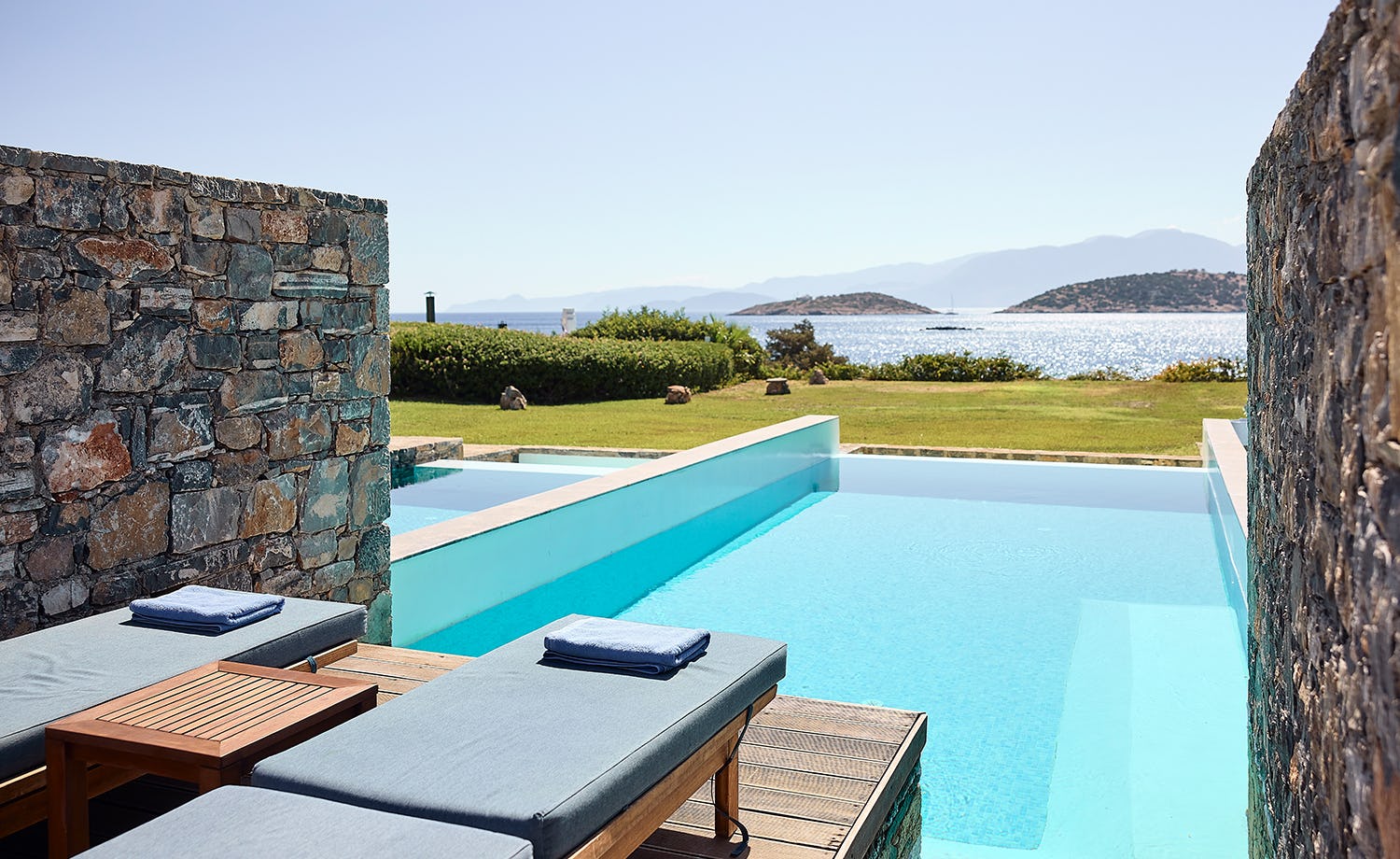 Classic Studio Private Pool Sea View