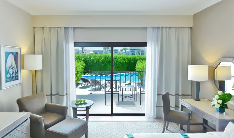 DELUXE FAMILY ROOM SWIM-UP