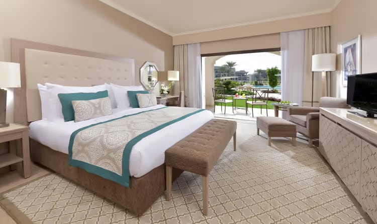 SUPERIOR ROOM POOL VIEW