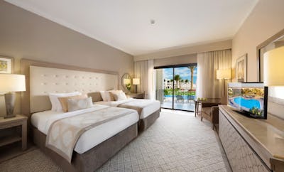 SUPERIOR ROOM SWIM-UP