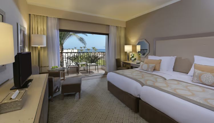 SUPERIOR ROOM WITH PARTIAL SEA VIEW