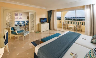 JUNIOR SUITE SEA OR POOL VIEW